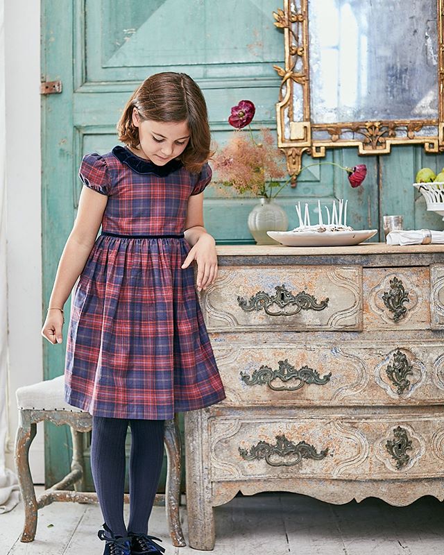 Amaia Kids ♥Raisin dress﻿﻿‪2018秋冬コレクションで人気No.1だったRaisin Dressが2019秋冬コレクションにも登場。﻿﻿今年のタータンチェック柄のお色はネイビー、ロイヤルブルー、マスタード、レッド。﻿﻿襟元はネイビーのベルベット素材のフリルで華やかに。同素材のパイピングをウエスト部分にデザイン。﻿﻿パフスリーブで可愛らしさは抜群♡﻿﻿今年も七五三、クリスマス、バースデー、出産祝いに大活躍してくれるワンピースです。﻿﻿‪https://bonitatokyo.com/‬﻿﻿‪#bonitatokyo #ボニータトウキョウ #amaiakids #アマイアキッズ #シャーロット王女 #キャサリン妃 #ベビー服 #出産祝い #ベビーギフト #タータンチェック #チェックワンピース #むすめ服 #女の子ママ #子供服通販 #七五三準備